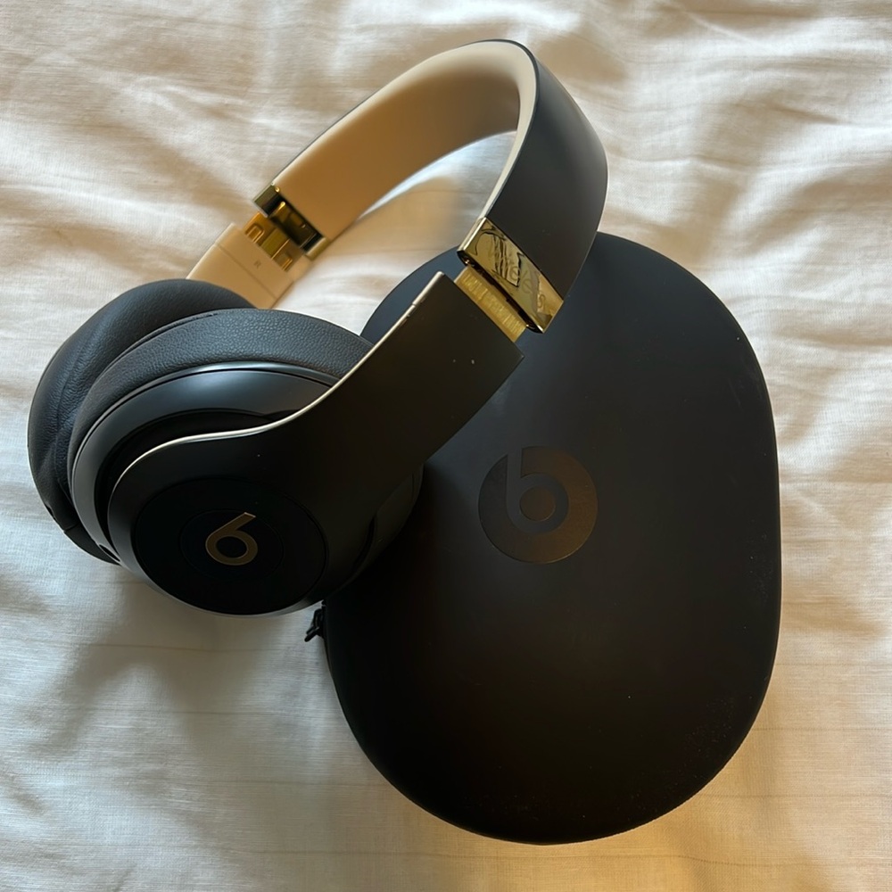 Beats Studio3 wireless noise cancelling headphones